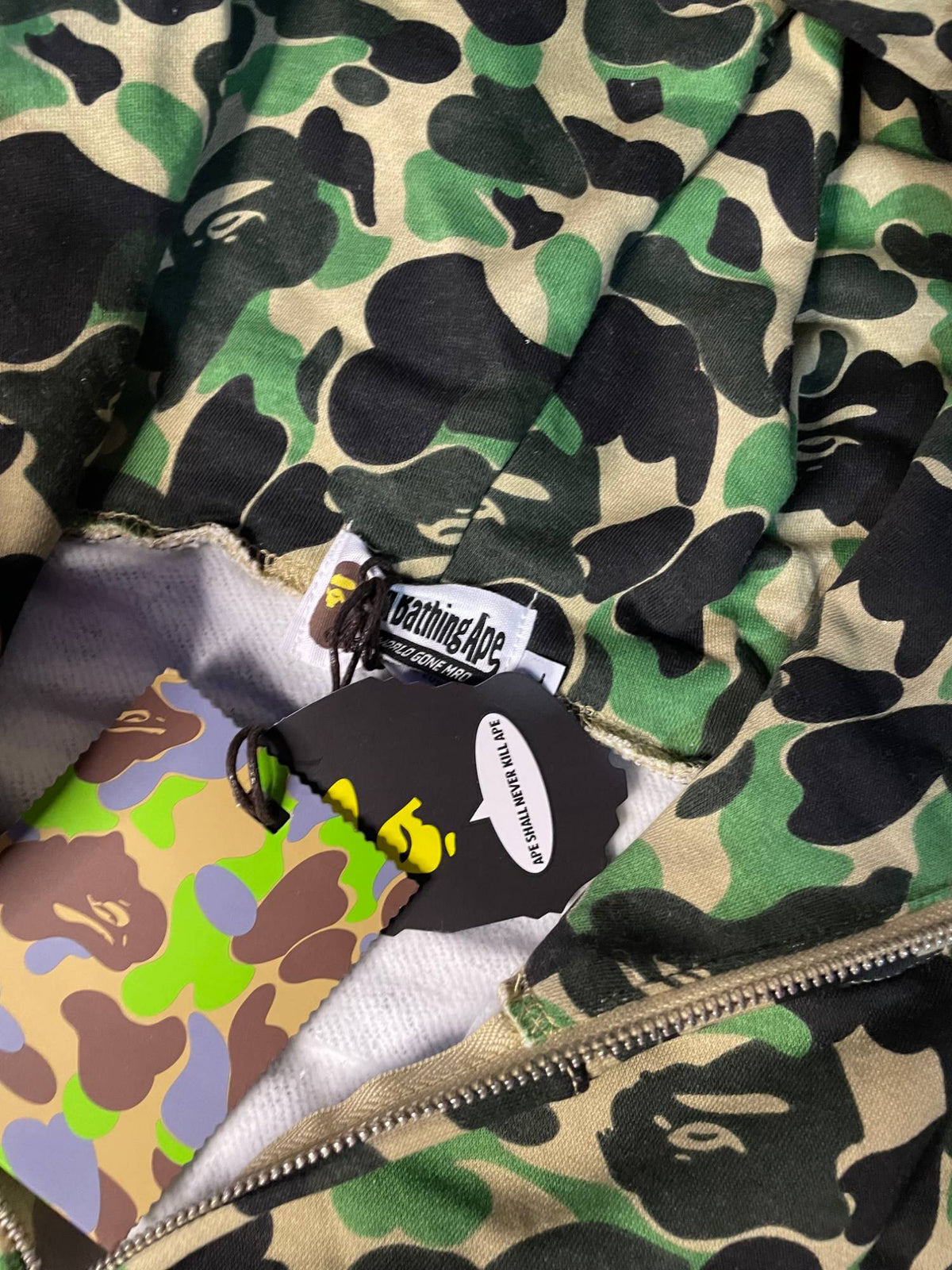 Etiqueta Bathing Ape