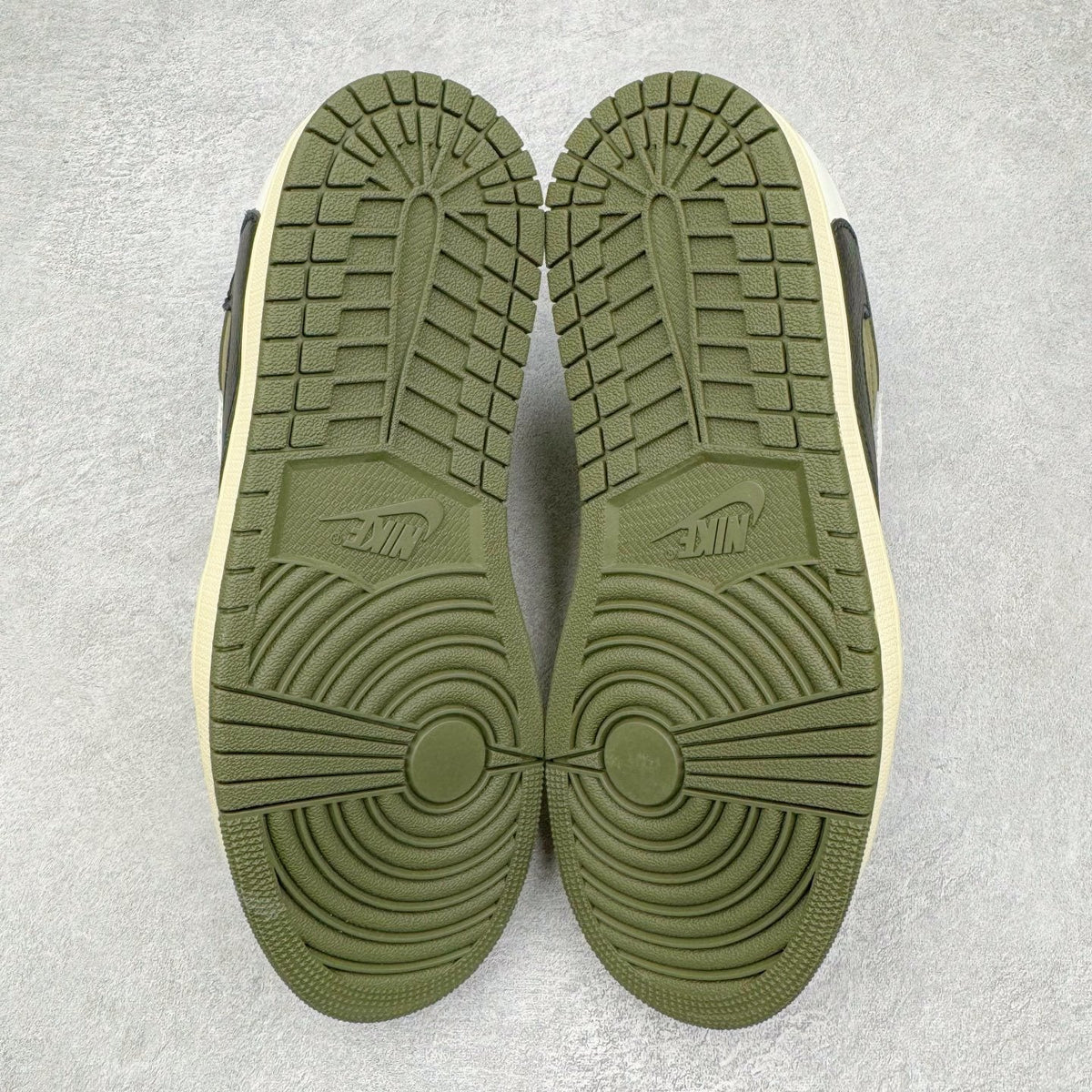 Jordan 1 Low X Travis Scott Medium Olive