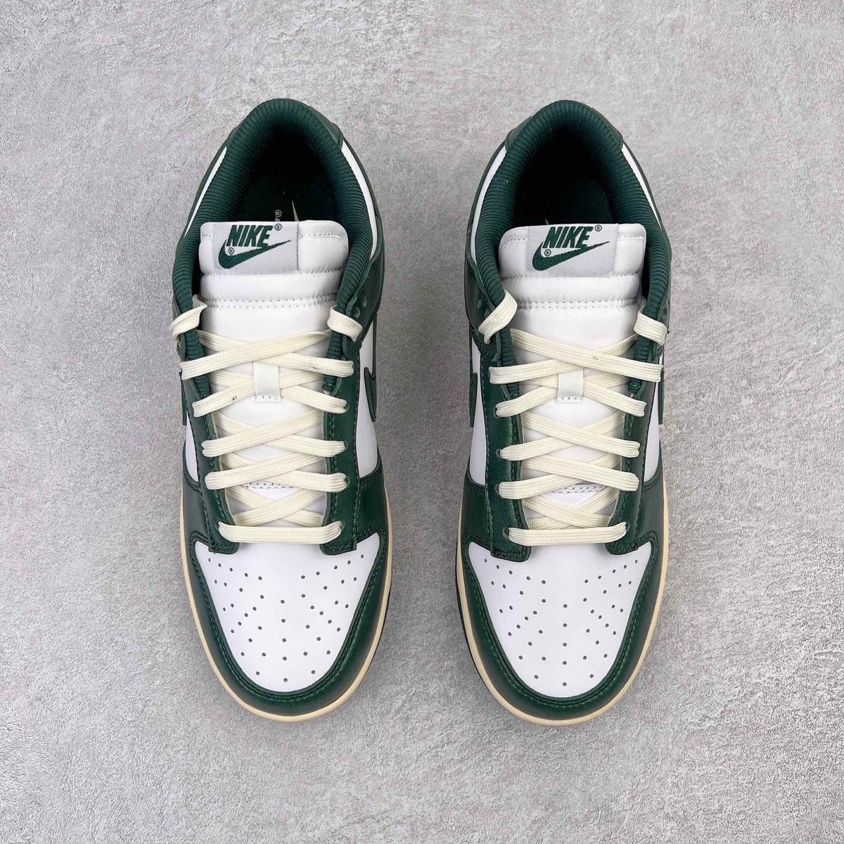 NIKE DUNK LOW VINTAGE GREEN (W)