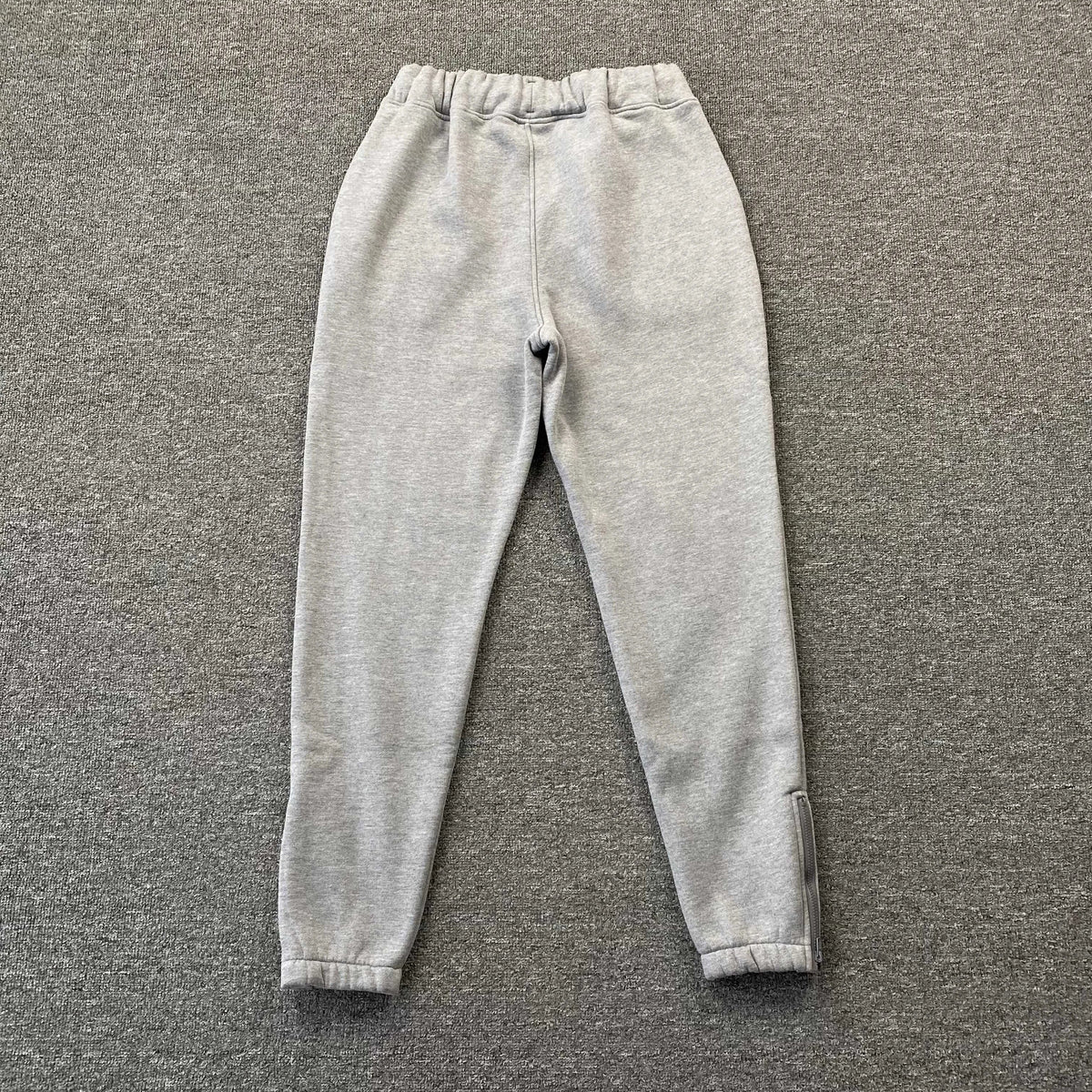 Conjunto Trapstar Chenille Decoded Gris Rojo