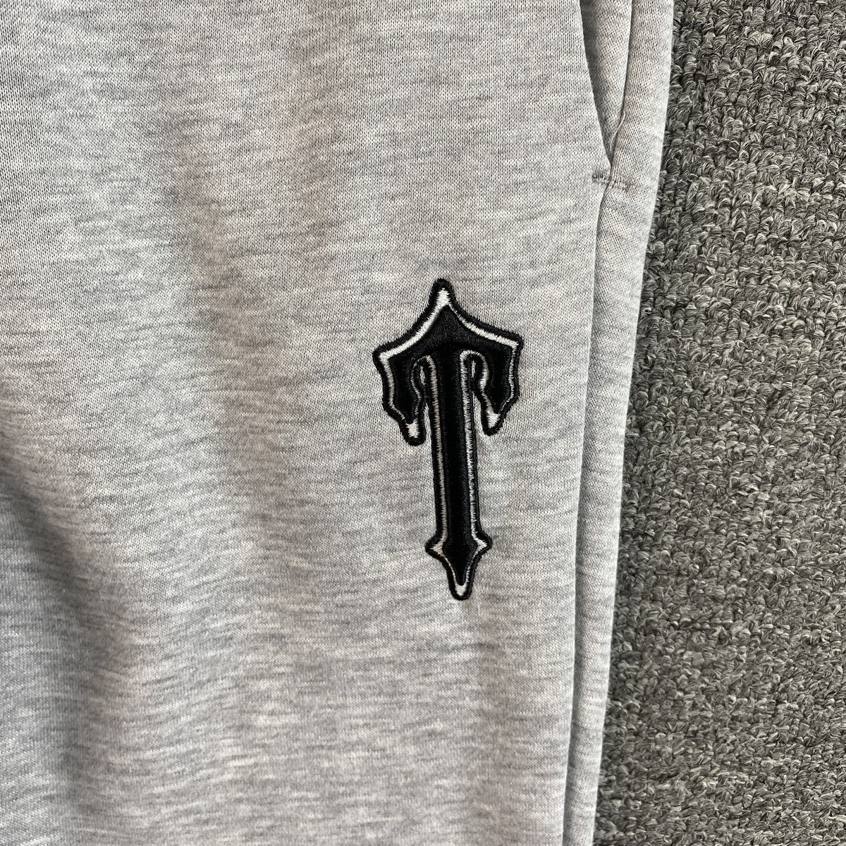 Conjunto Trapstar V Stripe Gris