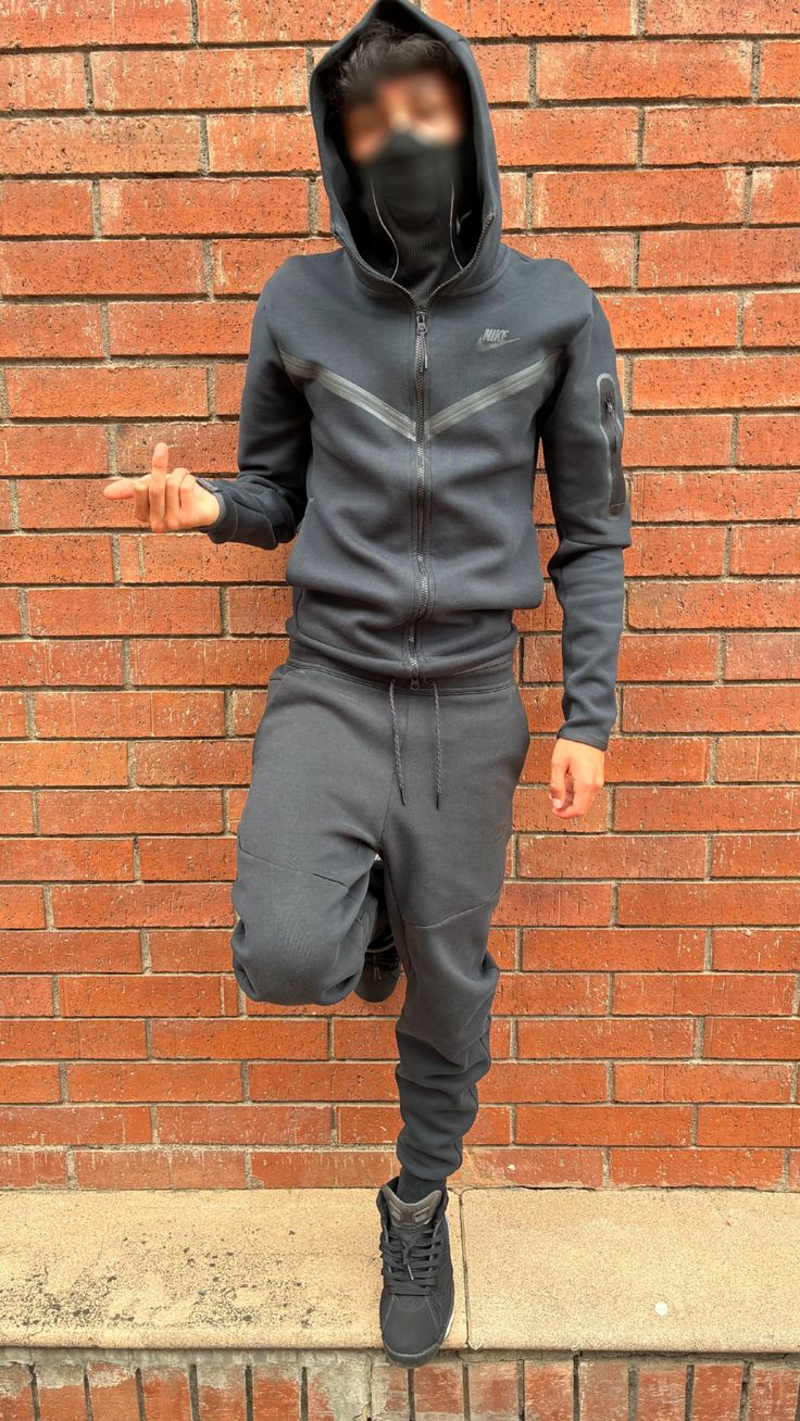 Nike tech black