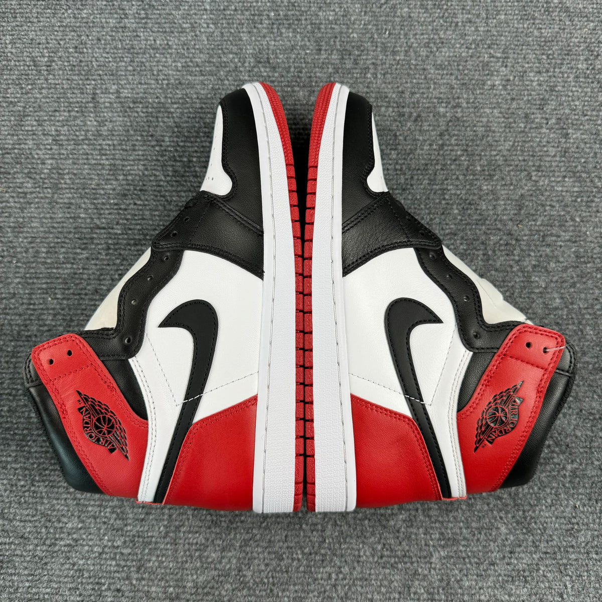 AIR JORDAN 1 HIGH RETRO "BLACK TOE" (2016)