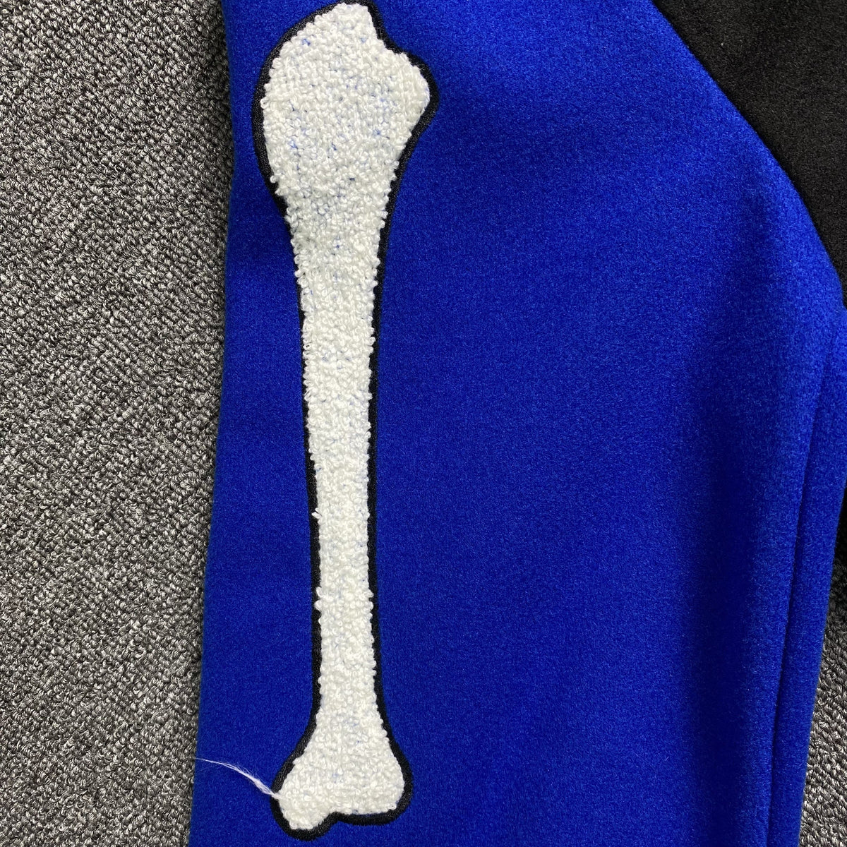 Campera Amiri Bones Bomber Negra Azul