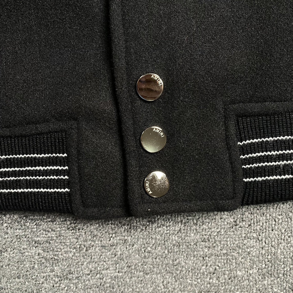 Campera Amiri Bones Bomber Negra Azul