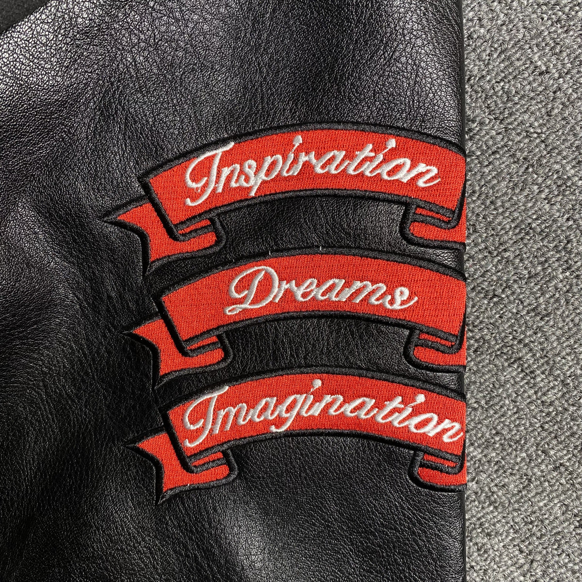 Campera Amiri Logo Patch Tiger Negra