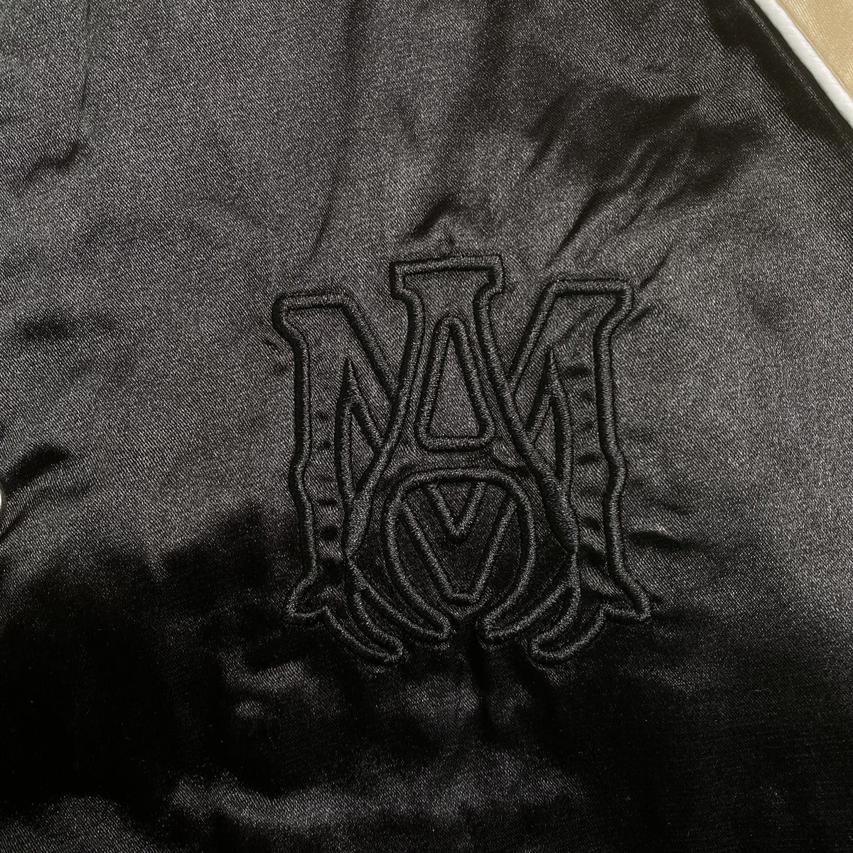 Campera Amiri Satin Flames Souvenir Bomber Negra