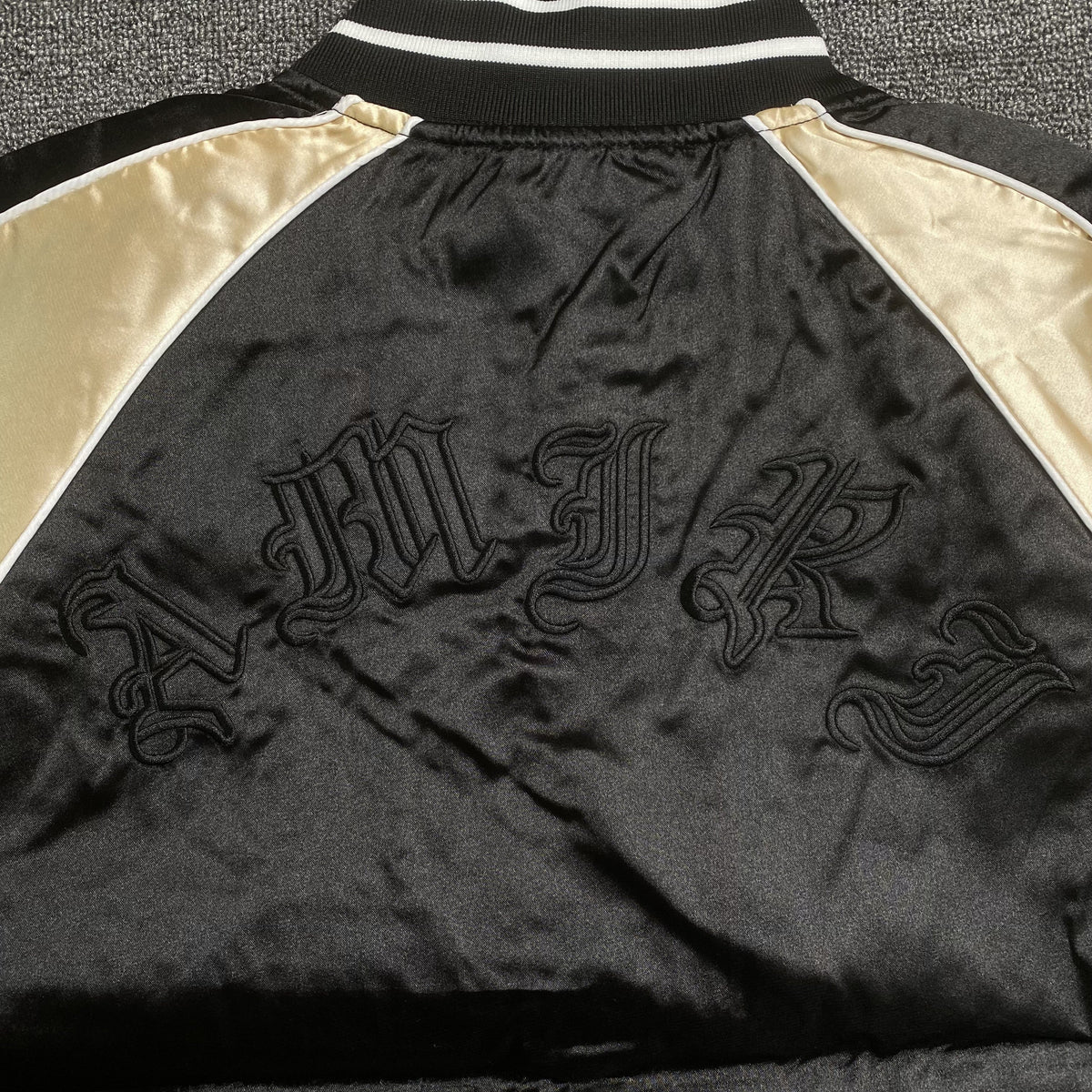 Campera Amiri Satin Flames Souvenir Bomber Negra