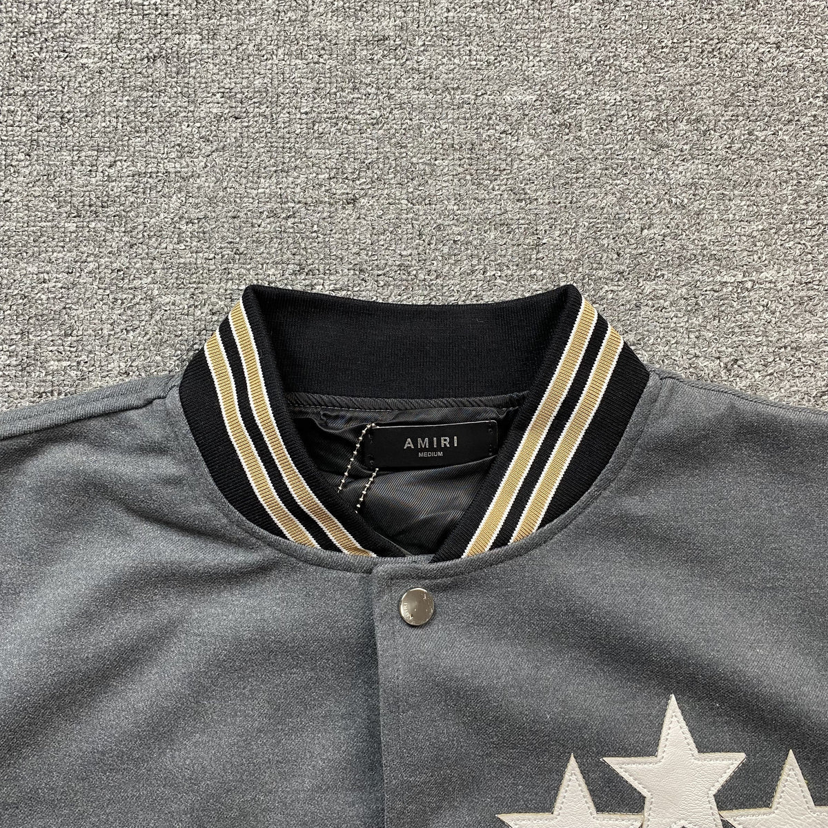 Campera Amiri Stars Bomber Gris