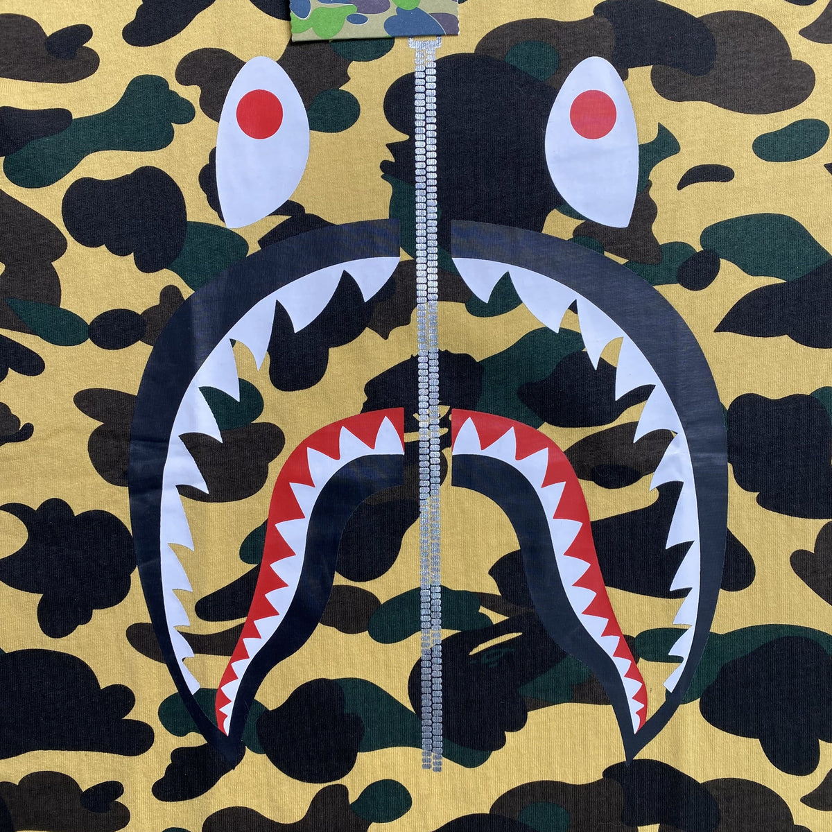 Remera Bape ABC Camo Shark Amarilla