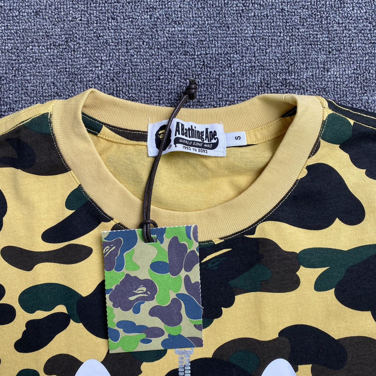 Remera Bape ABC Camo Shark Amarilla