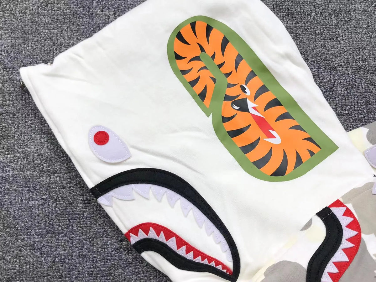 Campera Bape City Camo Shark Wide Full Zip Double Blanca