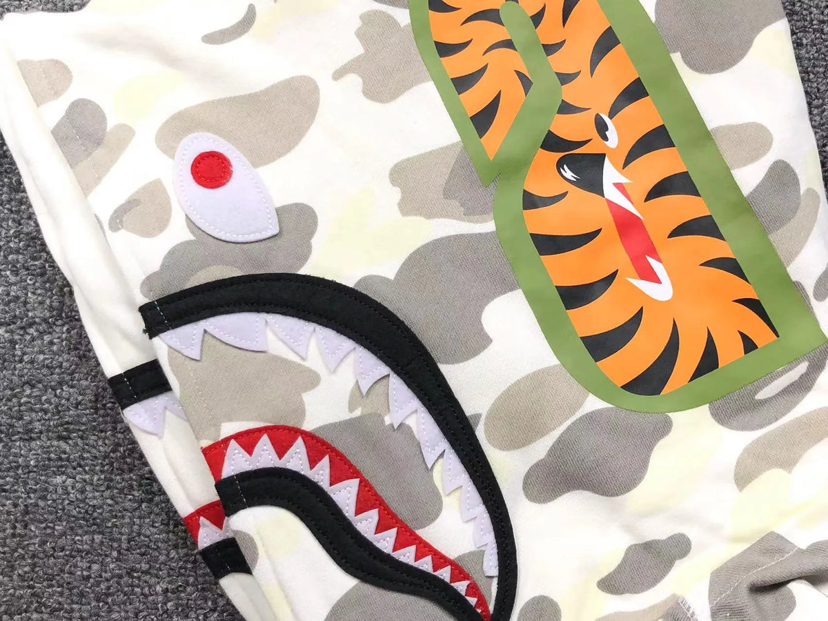 Campera Bape City Camo Shark Wide Full Zip Double Blanca