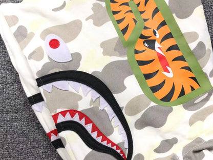 Campera Bape City Camo Shark Wide Full Zip Double Blanca