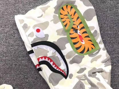 Campera Bape City Camo Shark Wide Full Zip Double Blanca
