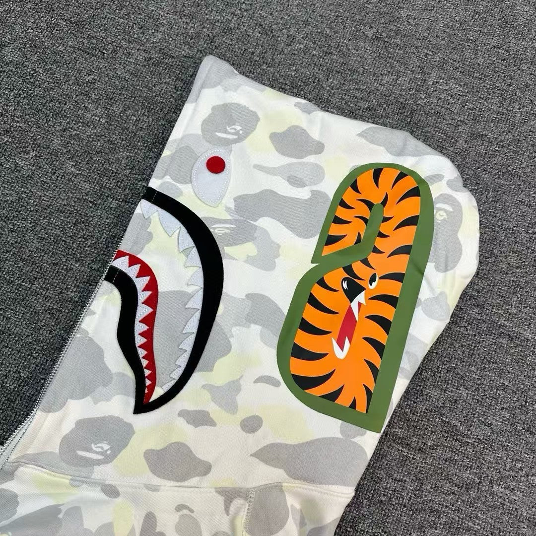 Campera Bape City Camo Tiger Shark Blanca