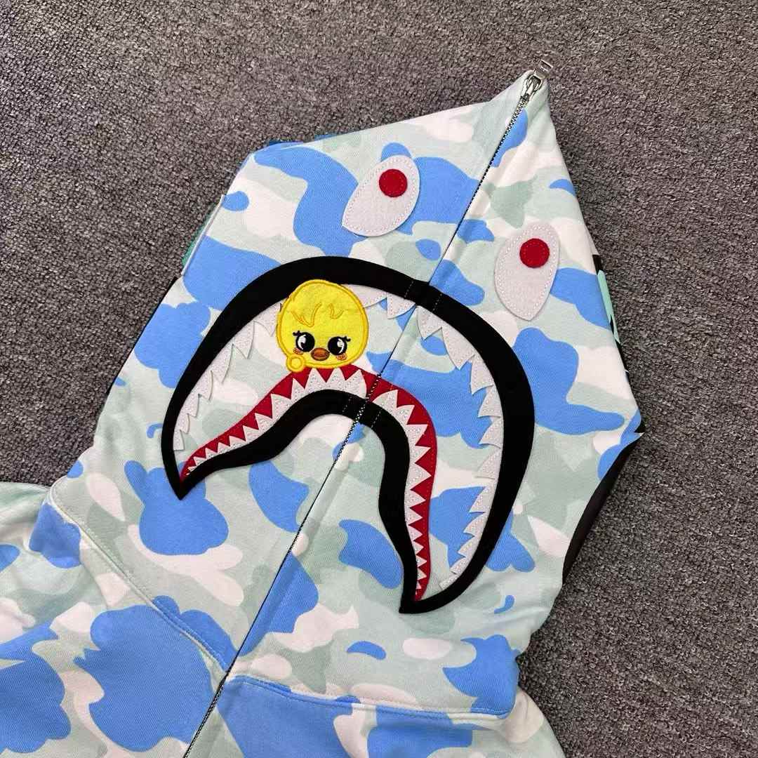 Campera Bape x Stray Kids Felix Shark Celeste