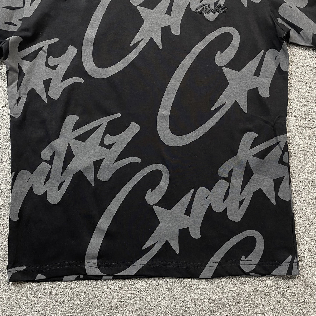 Remera Corteiz Allstarz Allover Negra
