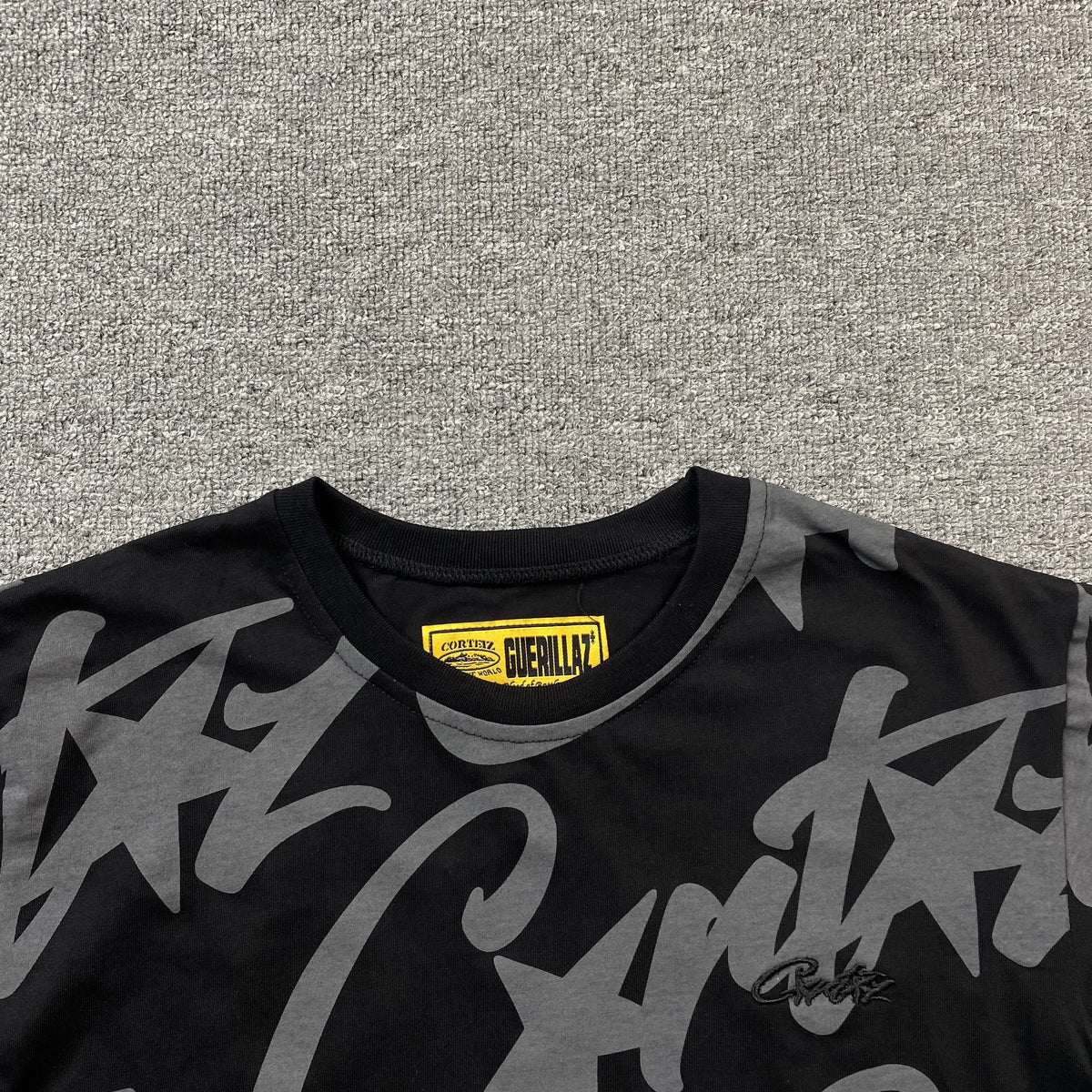 Remera Corteiz Allstarz Allover Negra