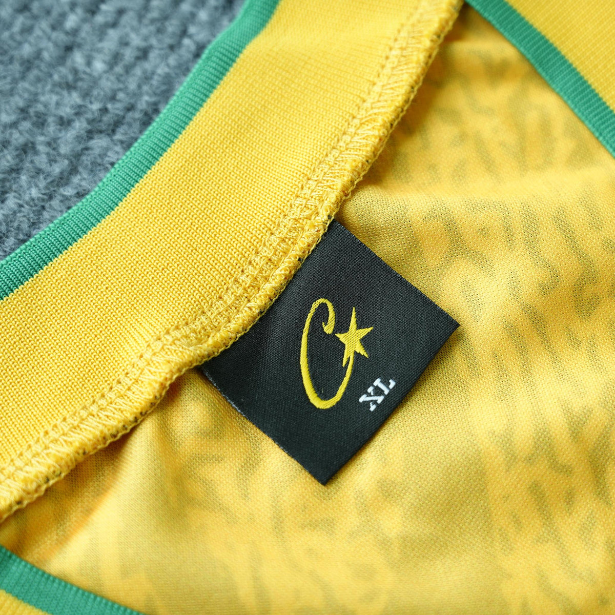 Remera Corteiz Carni Stellations Camiseta Amarilla