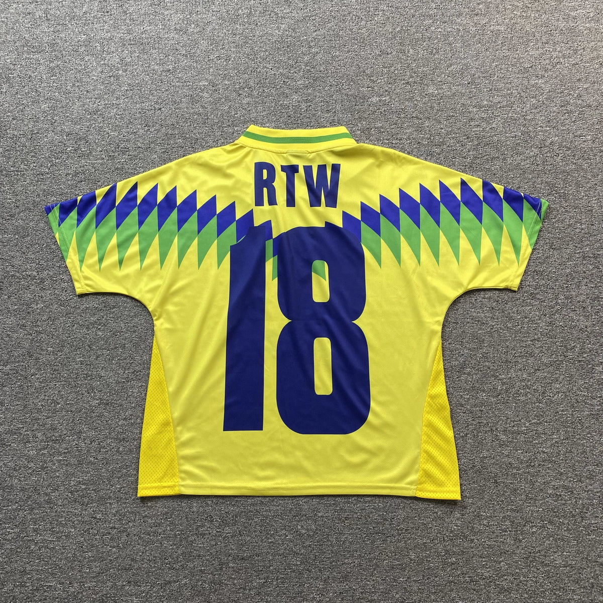 Camiseta Corteiz Club America Brasil Amarilla