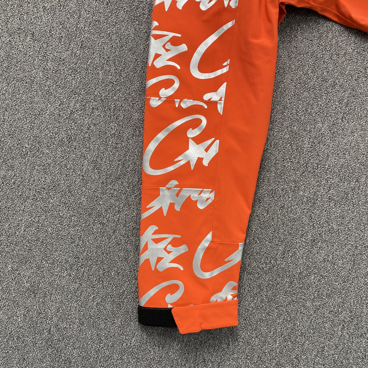 Campera Corteiz Elitework Waterproof Shell Naranja