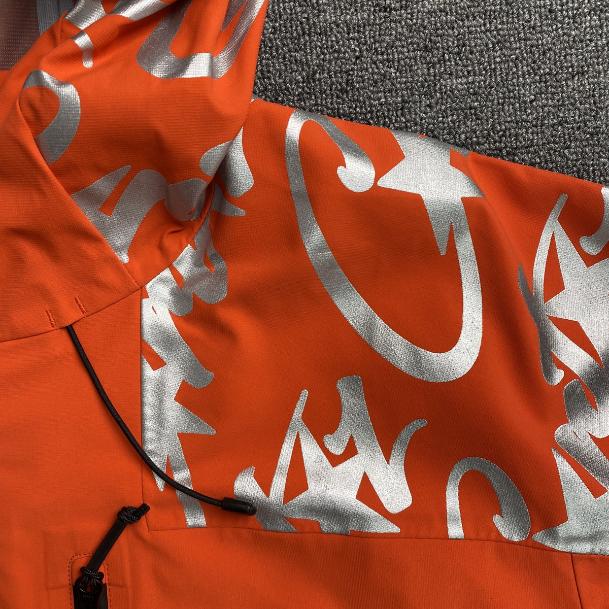 Campera Corteiz Elitework Waterproof Shell Naranja