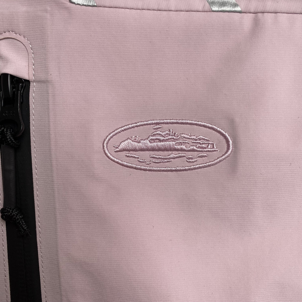 Campera Corteiz Elitework Waterproof Shell Rosa