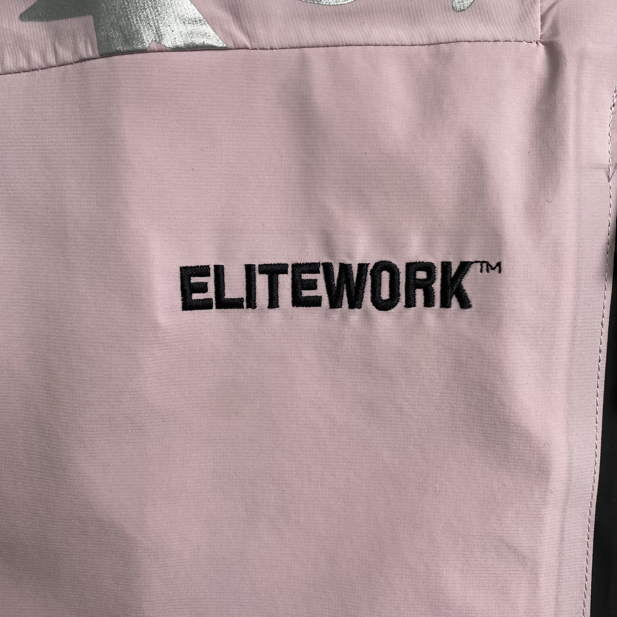 Campera Corteiz Elitework Waterproof Shell Rosa