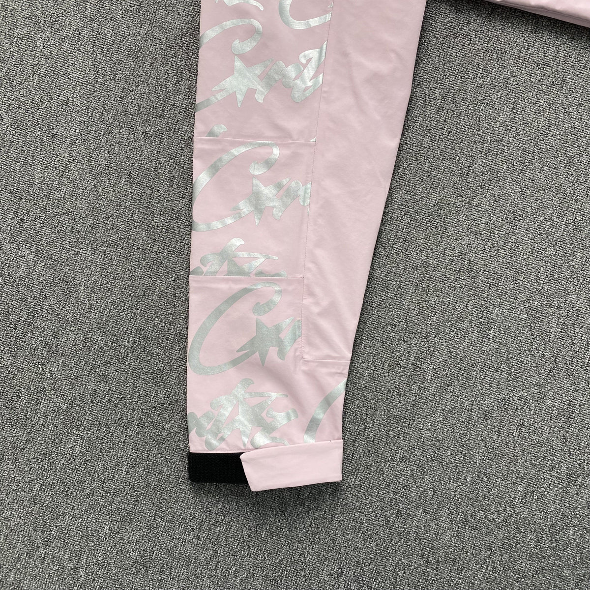 Campera Corteiz Elitework Waterproof Shell Rosa