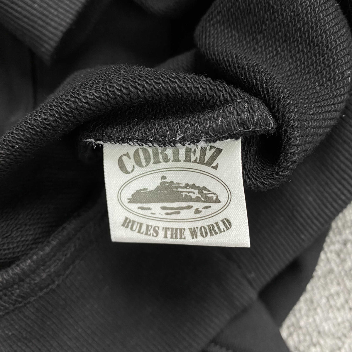 Buzo Corteiz HMP V2 Hoodie Negro