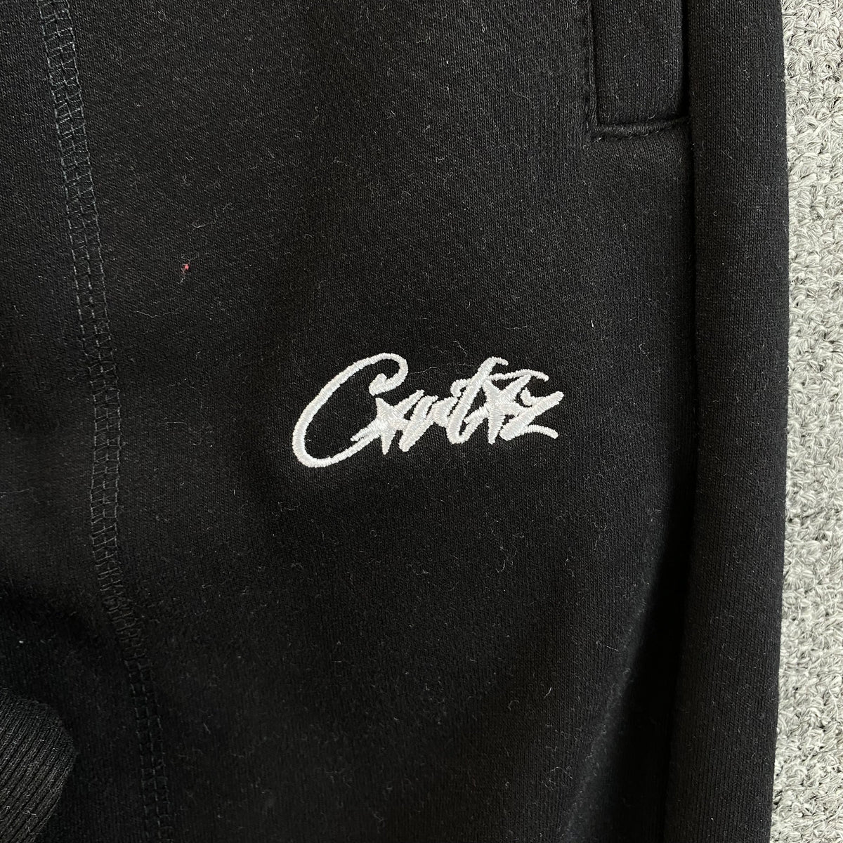 Pantalon Corteiz HMP V2 Negro