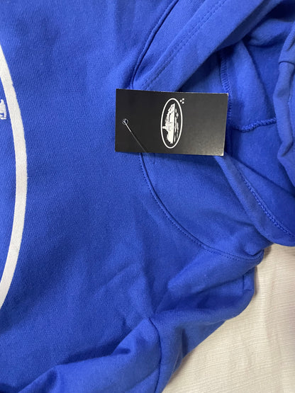 Buzo Corteiz detalle cuello y capucha