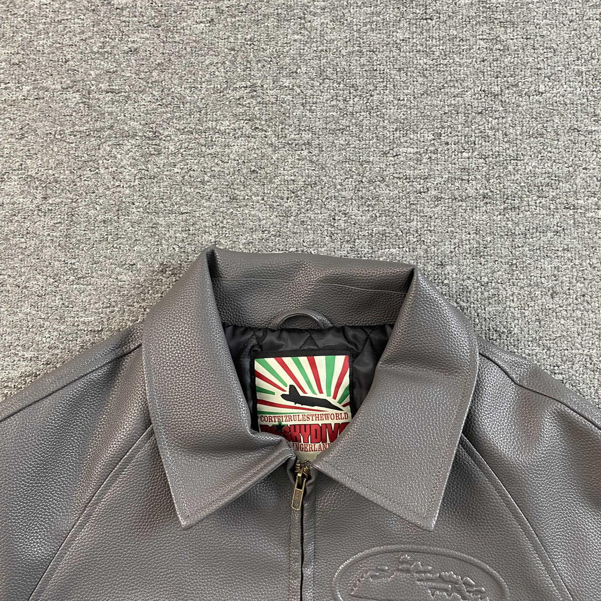Campera Corteiz Da Skydive Cuero Gris