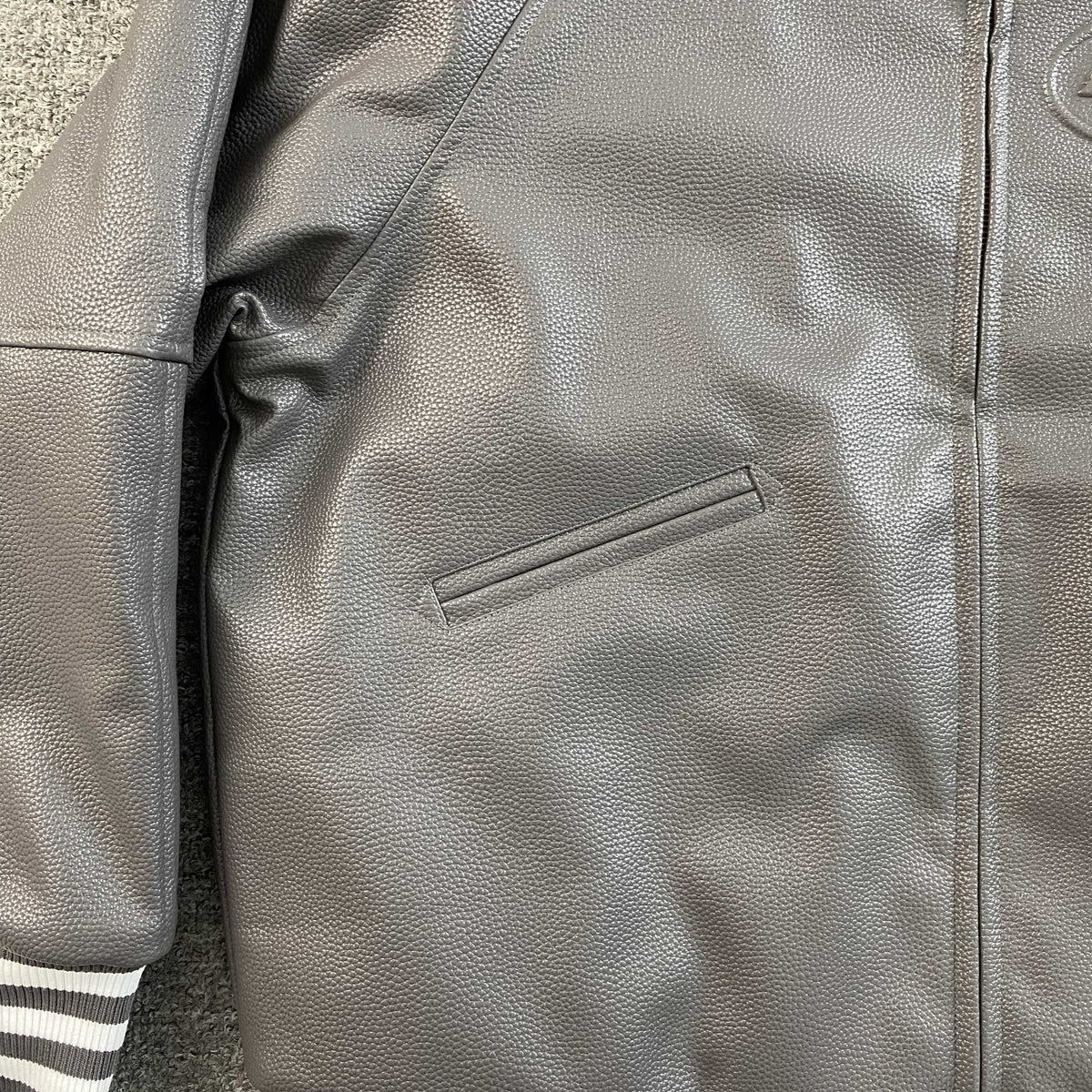 Campera Corteiz Da Skydive Cuero Gris