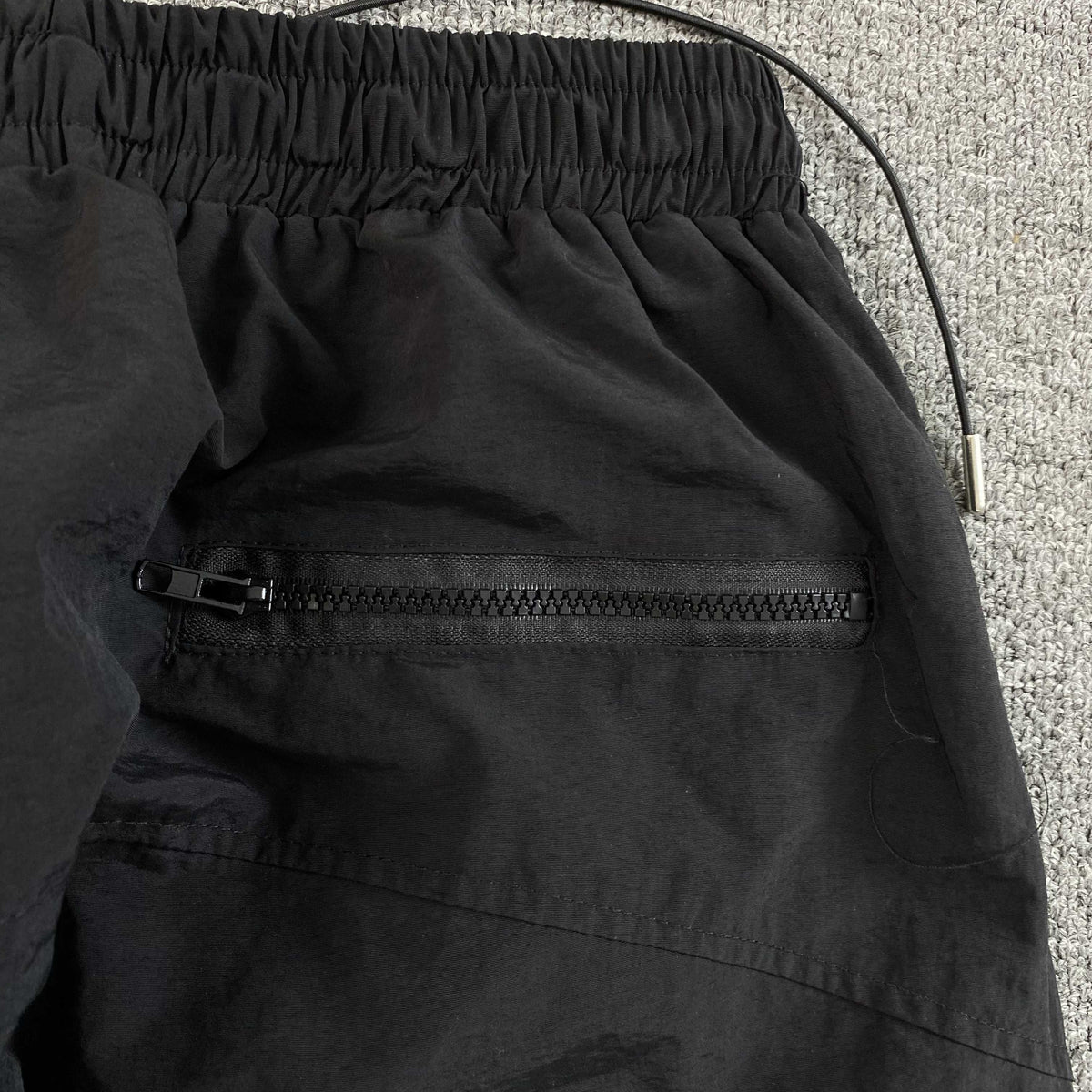 Pantalon Corteiz Sriped Litework Negro