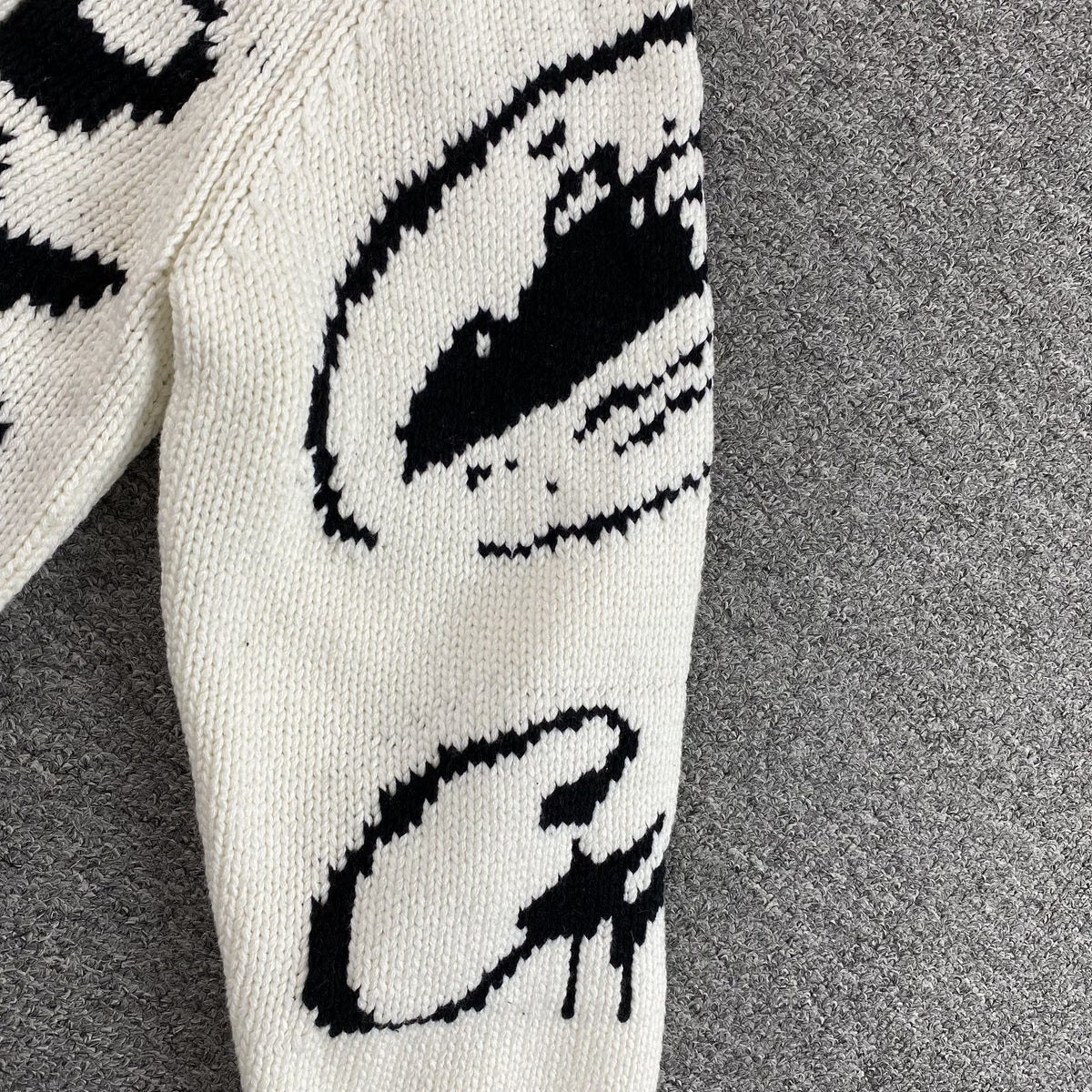 Campera Corteiz VVS Jacquard Knit Blanca