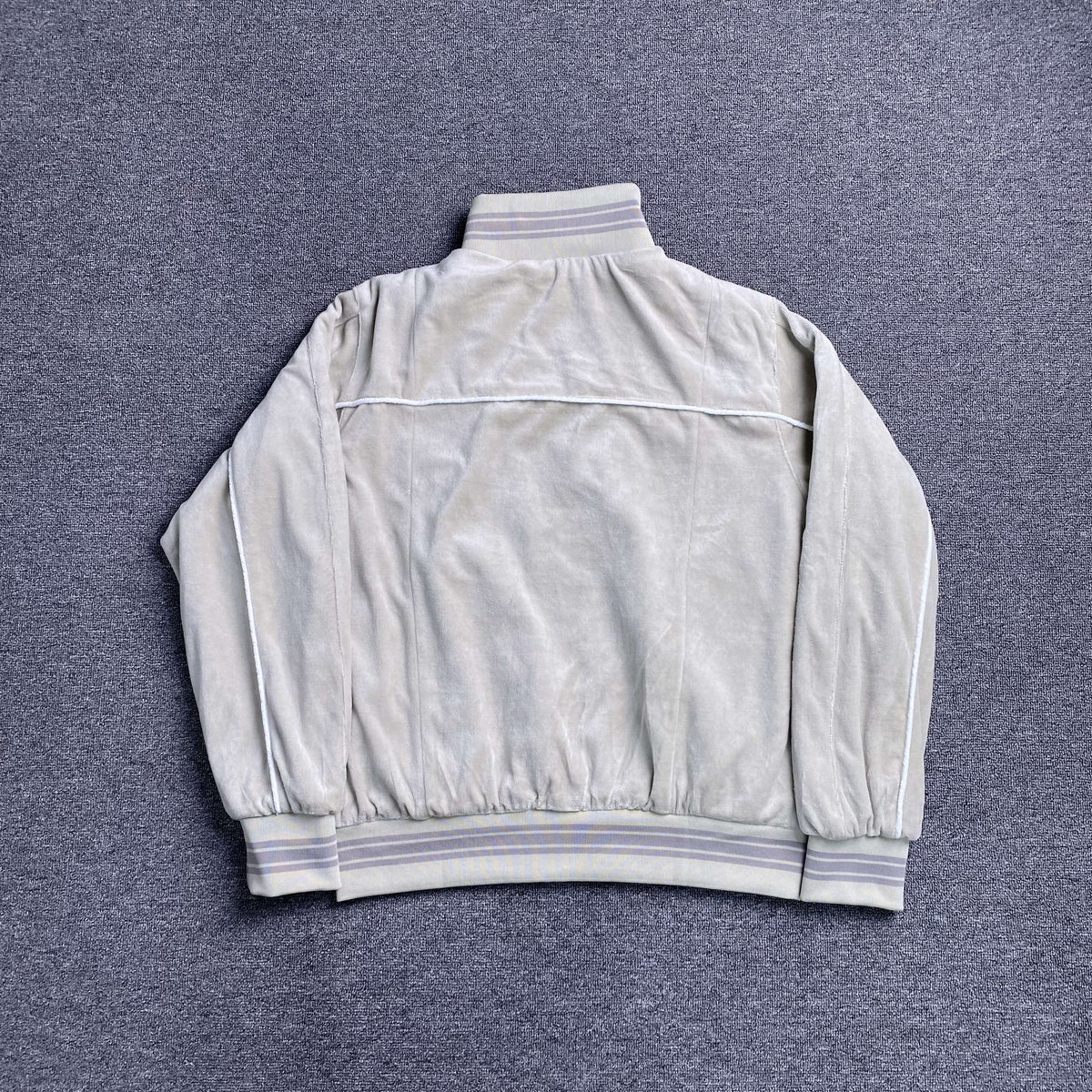 Campera Corteiz VVS Uptown Gris