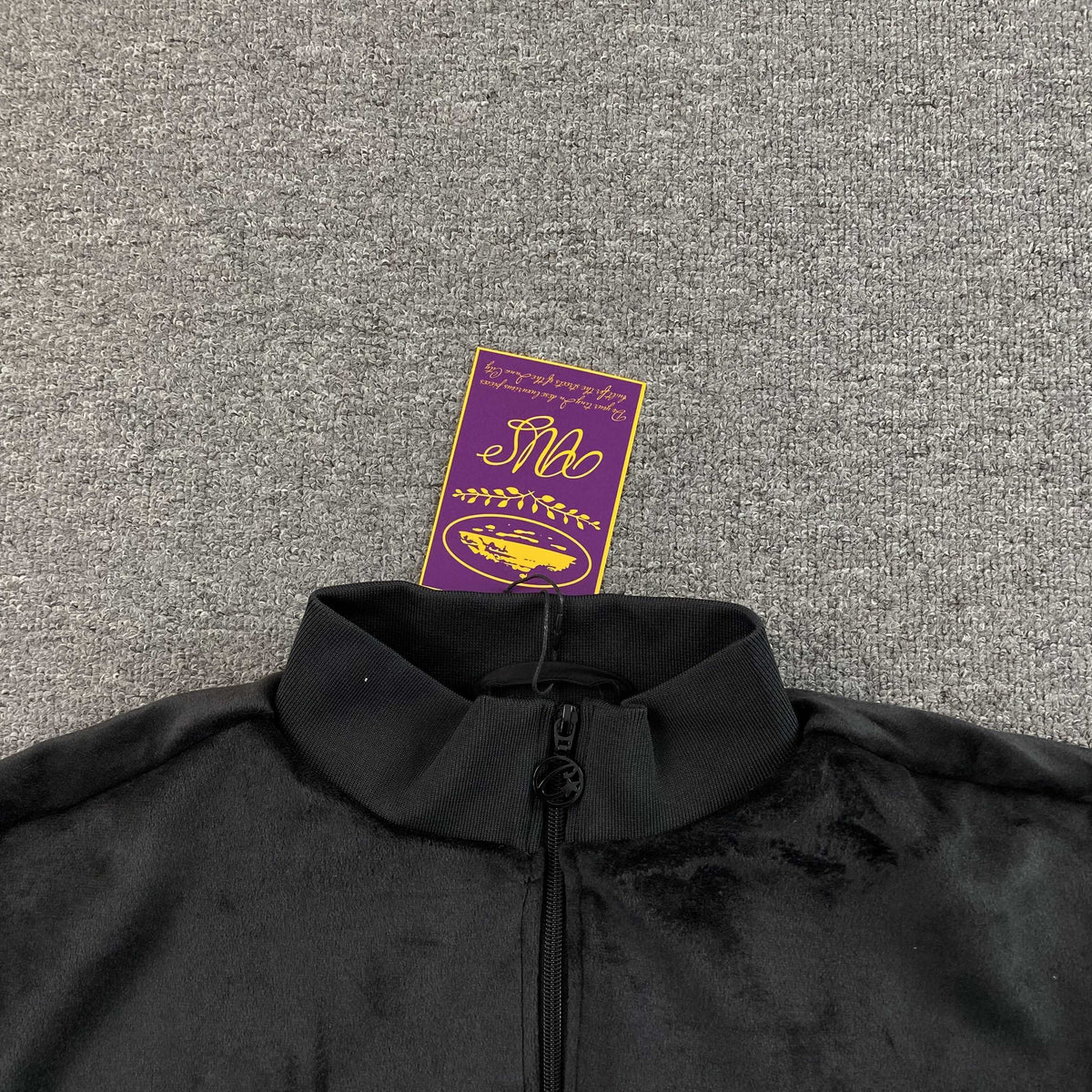 Campera Corteiz VVS Velour Negra