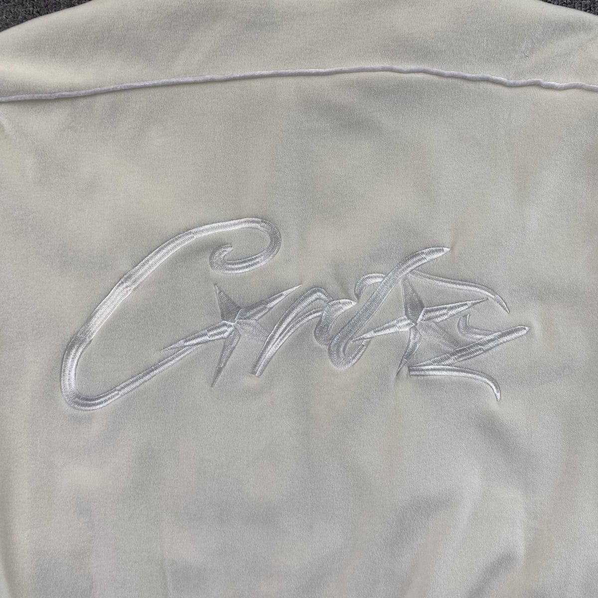 Campera Corteiz VVS Velour Crema