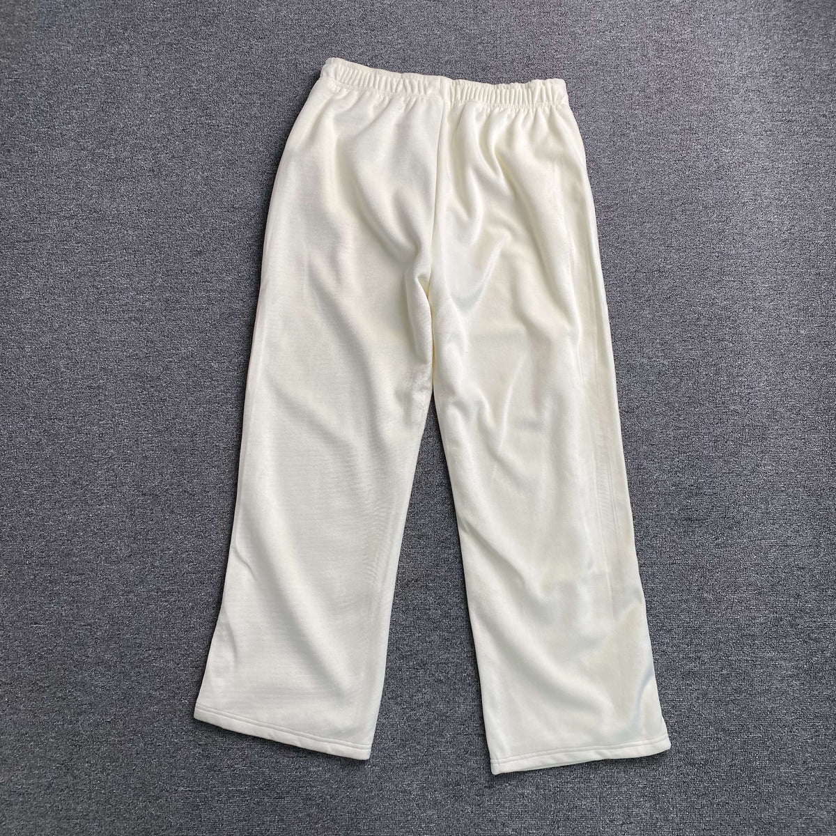Pantalon Corteiz VVS Velour Crema