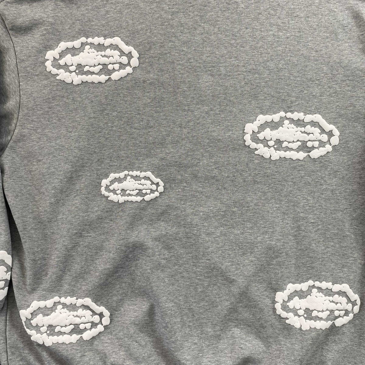 Campera Corteiz x Denim Tears Island Wreath Gris
