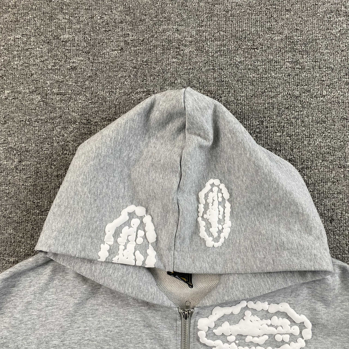 Campera Corteiz x Denim Tears Island Wreath Gris