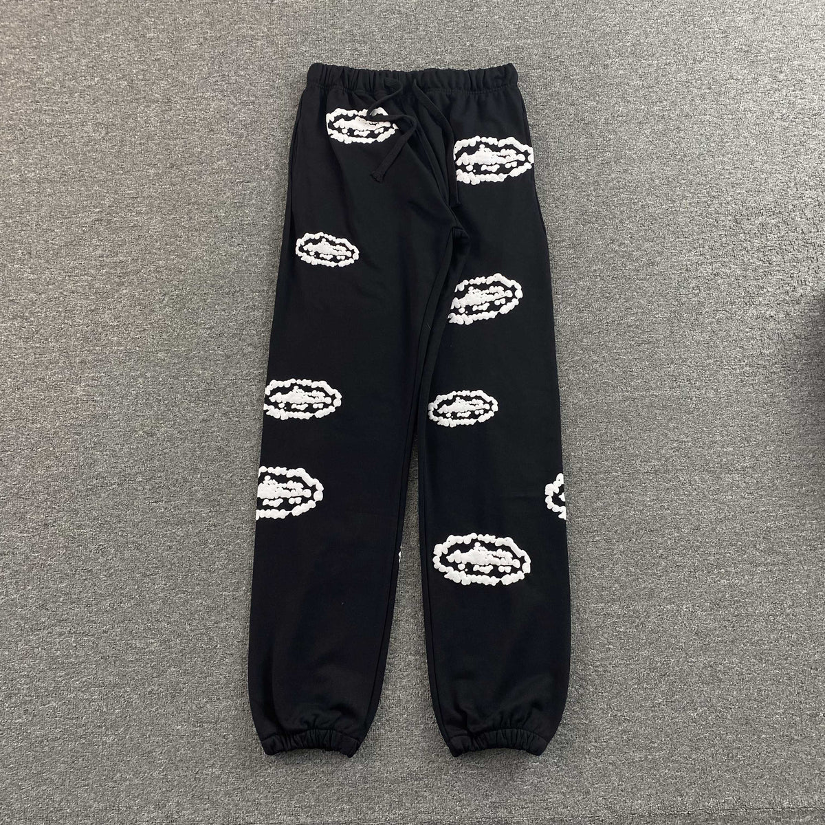 Pantalon Corteiz x Denim Tears Island Wreath Negro