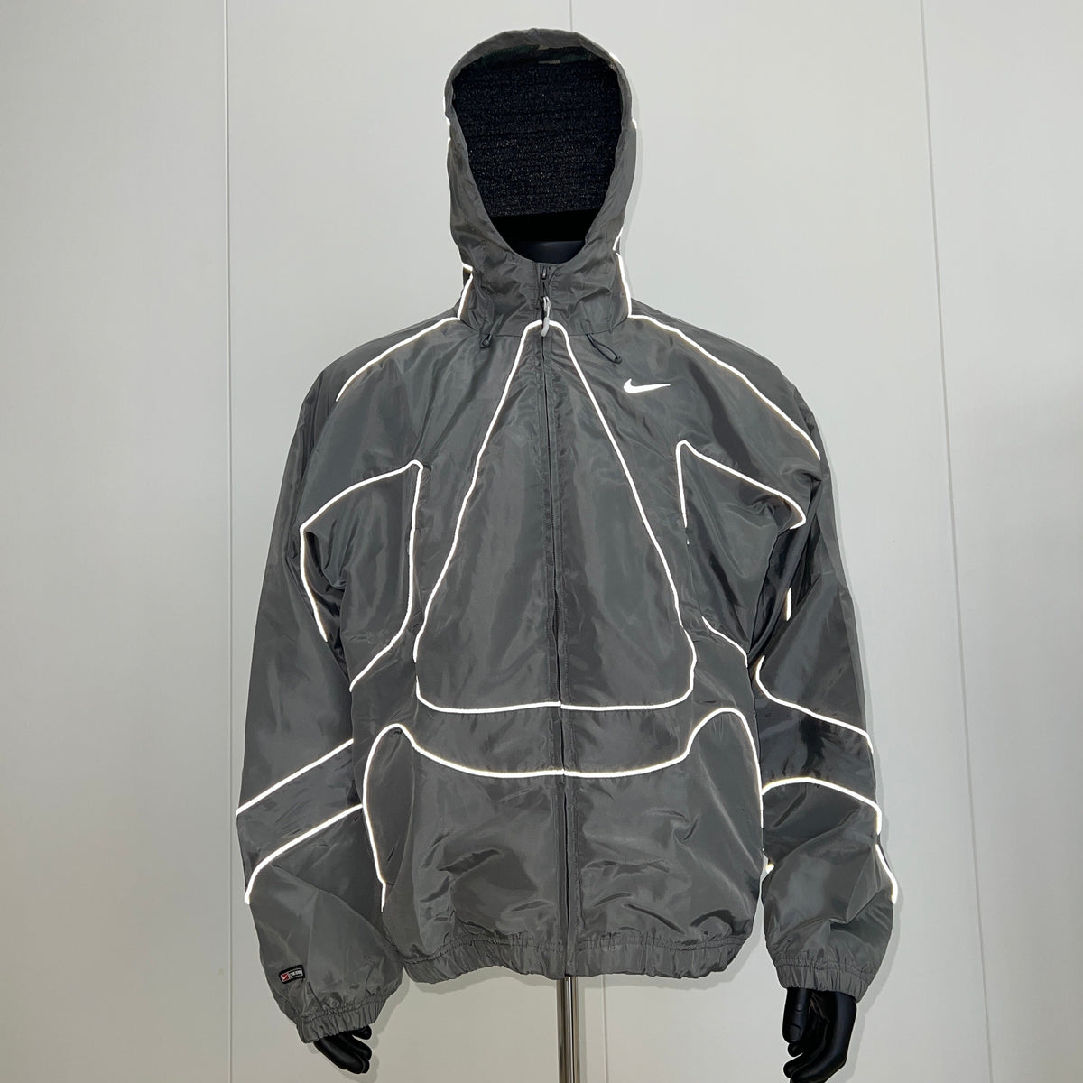 Campera Corteiz x Nike NRG Onyx Gris