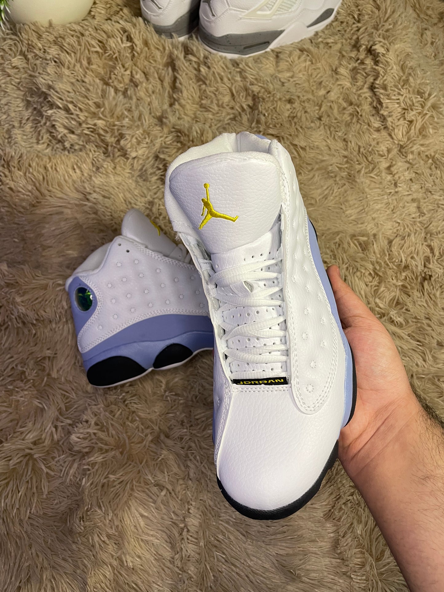 Air Jordan 13 White University Blue perfil