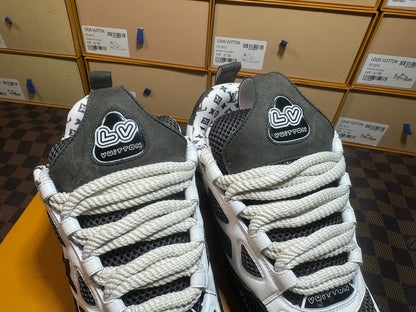 Louis Vuitton Skate Sneaker Gris Blanco