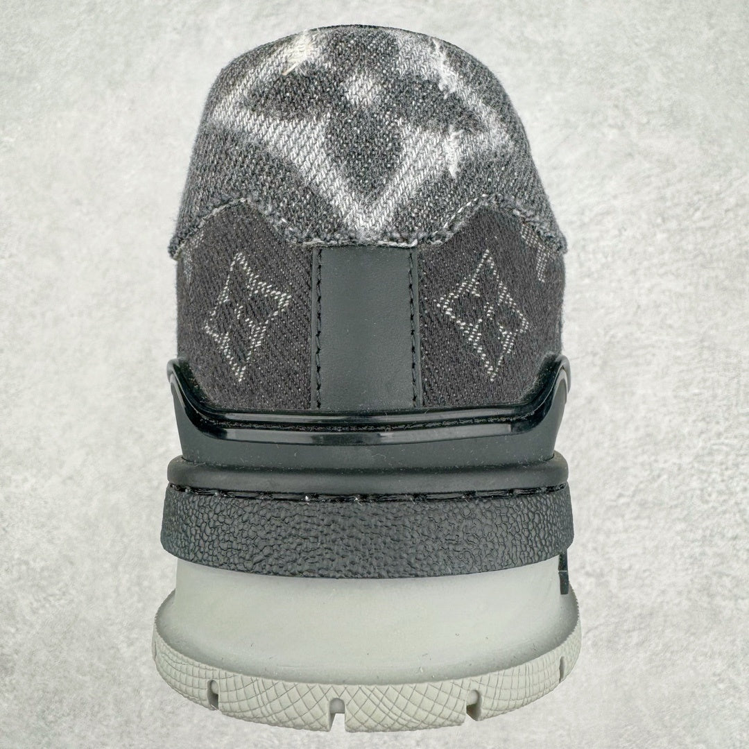 Louis Vuitton Trainer Sneaker Monogram Denim Negro