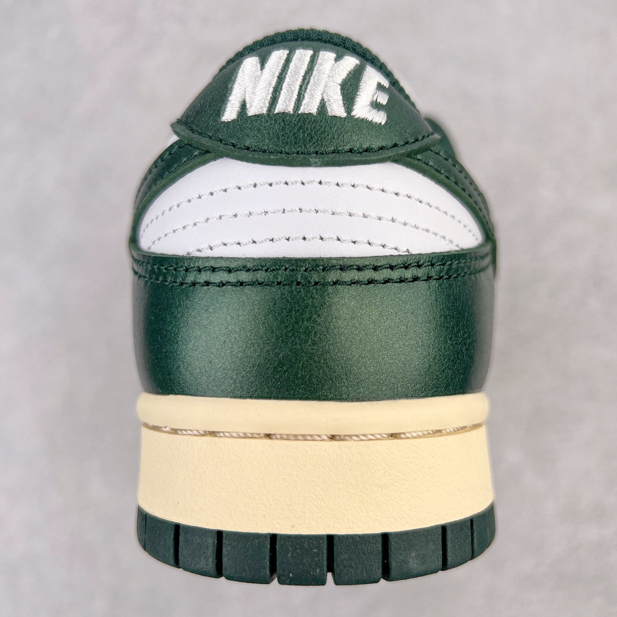 NIKE DUNK LOW VINTAGE GREEN (W)