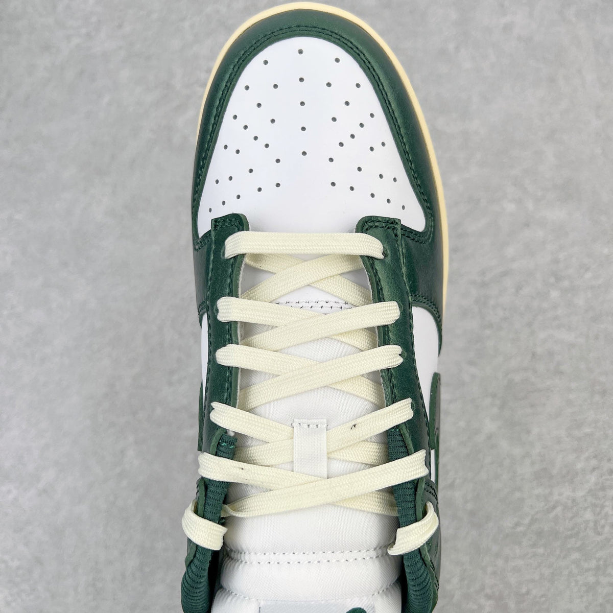 NIKE DUNK LOW VINTAGE GREEN (W)